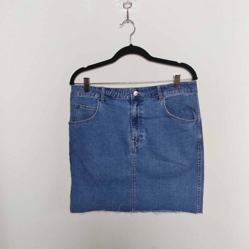 H&M &Denim Medium Wash Frayed Hem Jean Pencil Skirt Size 12